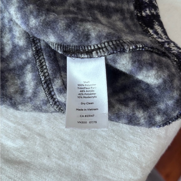 Talbots Nordic Faux Fur Snowflake Print Sleeveless Full Zip Vest Size Large - Picture 13 of 13